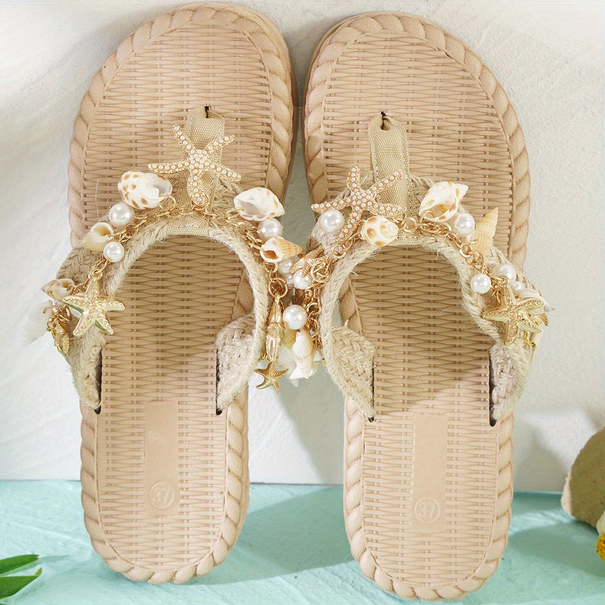 Women'S Summer Beach Flip-Flops with Shell Chain Accents - Casual Woven Straw Flat Sandals, Round Toe & Slip-On Design for Poolside, Vacation, or Casual Attire, Beach Shoes