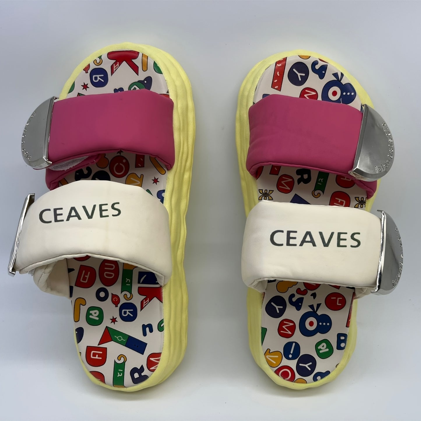 Women'S Graffiti Slippers with Cartoon Dopamine Design, Easy Closure & Anti-Slip Thick Rubber Sole - White & Pink Summer Sandals for Casual Outfits, All-Season Comfort, Casual Footwear | Playful Design | Durable Footwear