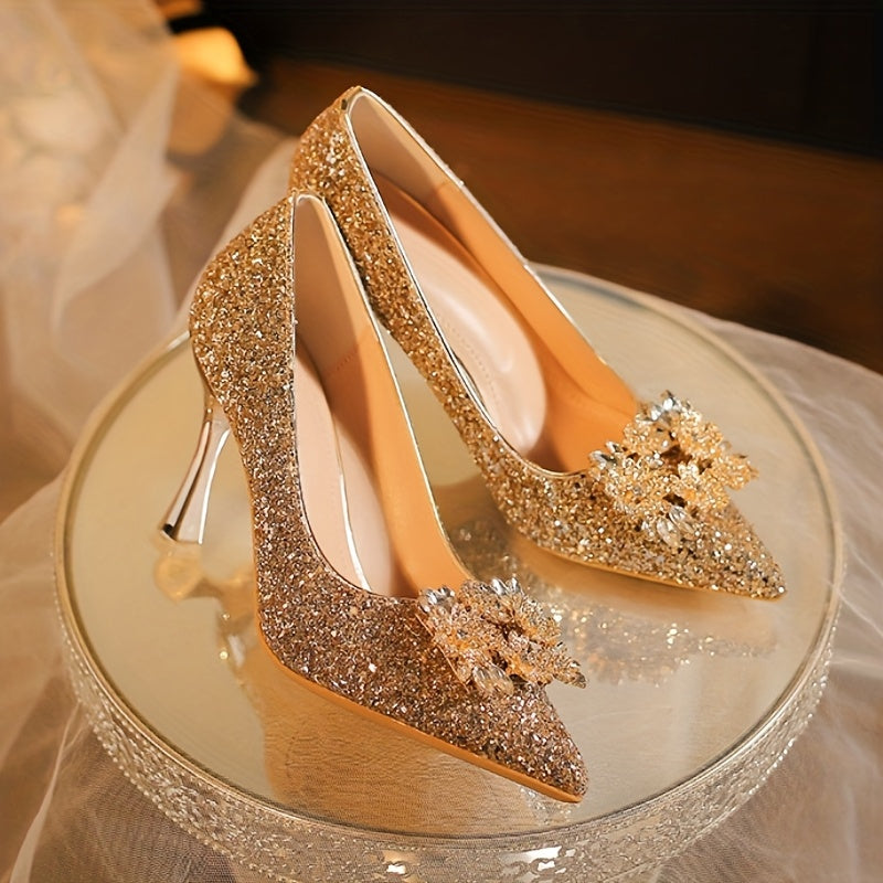 Wedding shoes, the pointed - toe high - heeled shoes for brides that match the main wedding dress and are comfortable to wear