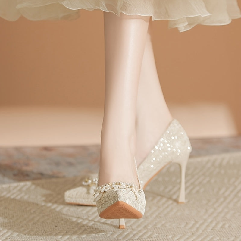 Women's wedding shoes with beaded flowers, designed for brides to pair with their main wedding dresses. These shoes feature shallow openings, thin heels, and offer comfort, making them high-heeled shoes perfect for the big day.
