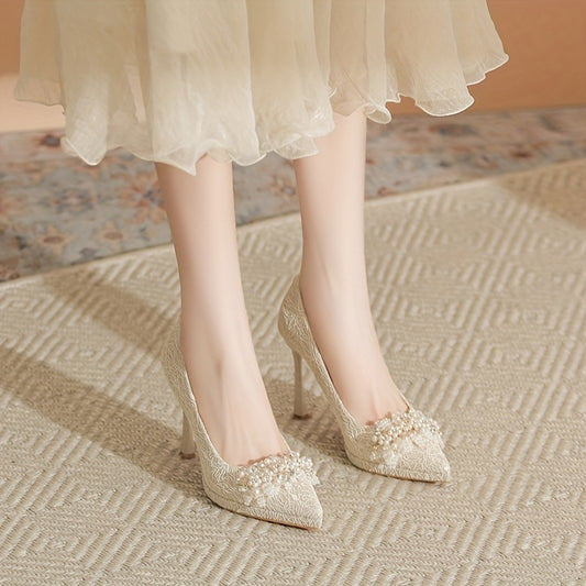 Women's wedding shoes with beaded flowers, designed for brides to pair with their main wedding dresses. These shoes feature shallow openings, thin heels, and offer comfort, making them high-heeled shoes perfect for the big day.