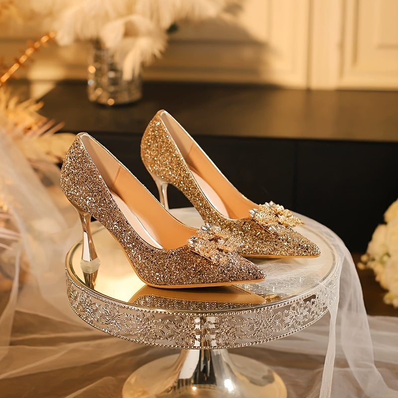 Wedding shoes, the pointed - toe high - heeled shoes for brides that match the main wedding dress and are comfortable to wear