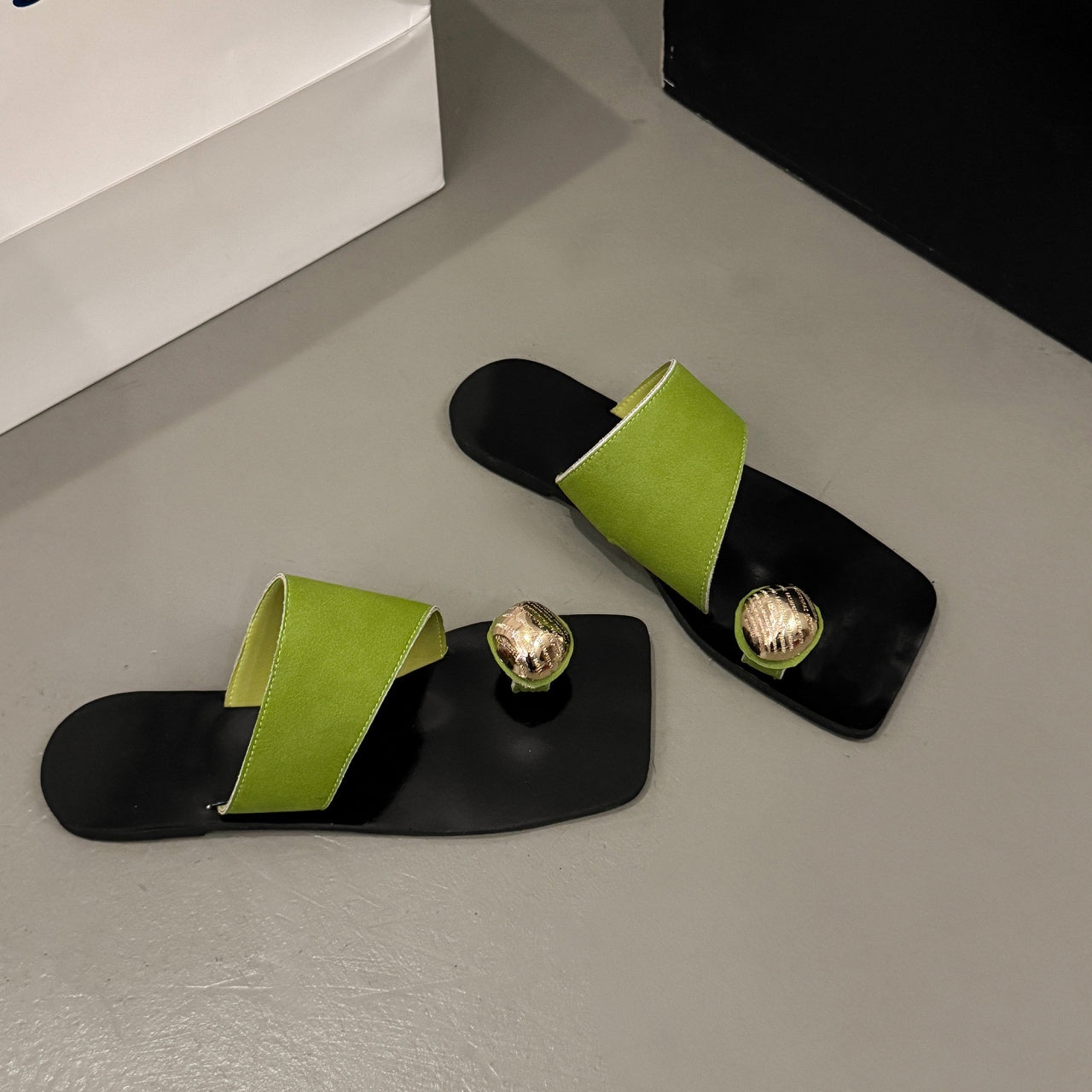 Elegant Women'S Flat Sandals - Black Open Toe Slip-On with Green Toe Straps, TPR Sole, Synthetic Cover Summer Casual Shoes for Casual Attire, Strappy Sandals
