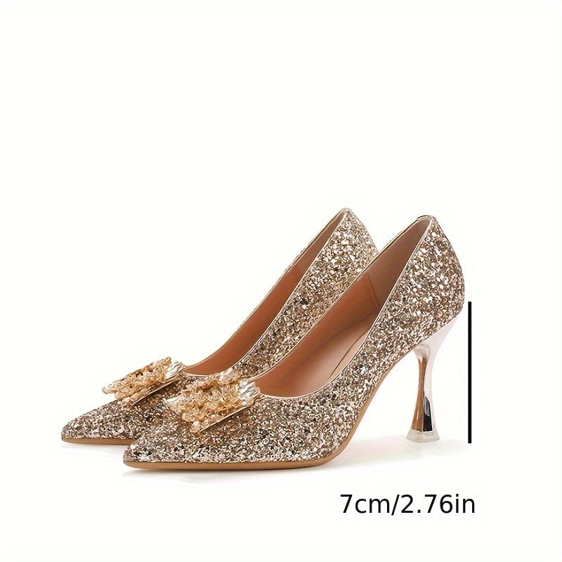 Wedding shoes, the pointed - toe high - heeled shoes for brides that match the main wedding dress and are comfortable to wear