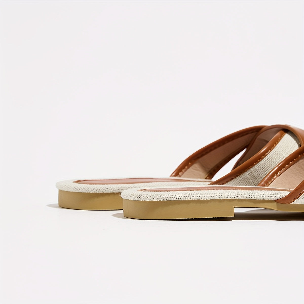 Women's Pure Cross-Strap Casual Flat Sandals with Stitched Edge Design
