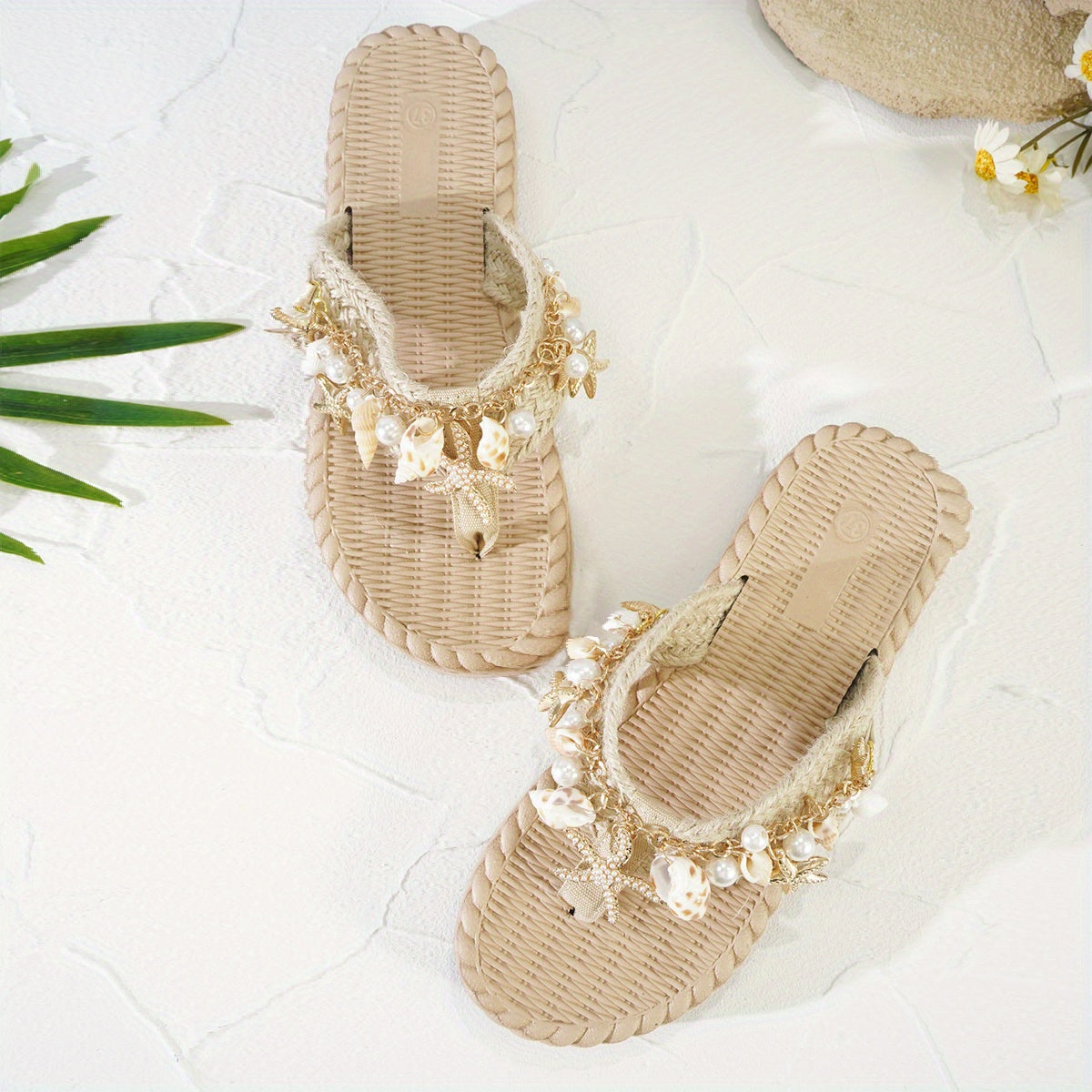 Women'S Summer Beach Flip-Flops with Shell Chain Accents - Casual Woven Straw Flat Sandals, Round Toe & Slip-On Design for Poolside, Vacation, or Casual Attire, Beach Shoes