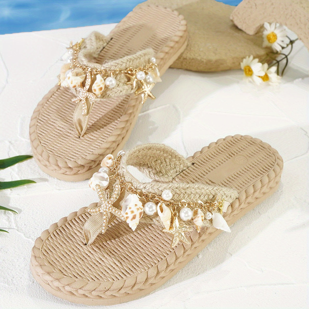 Women'S Summer Beach Flip-Flops with Shell Chain Accents - Casual Woven Straw Flat Sandals, Round Toe & Slip-On Design for Poolside, Vacation, or Casual Attire, Beach Shoes