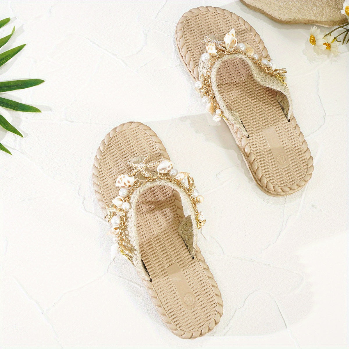 Women'S Summer Beach Flip-Flops with Shell Chain Accents - Casual Woven Straw Flat Sandals, Round Toe & Slip-On Design for Poolside, Vacation, or Casual Attire, Beach Shoes