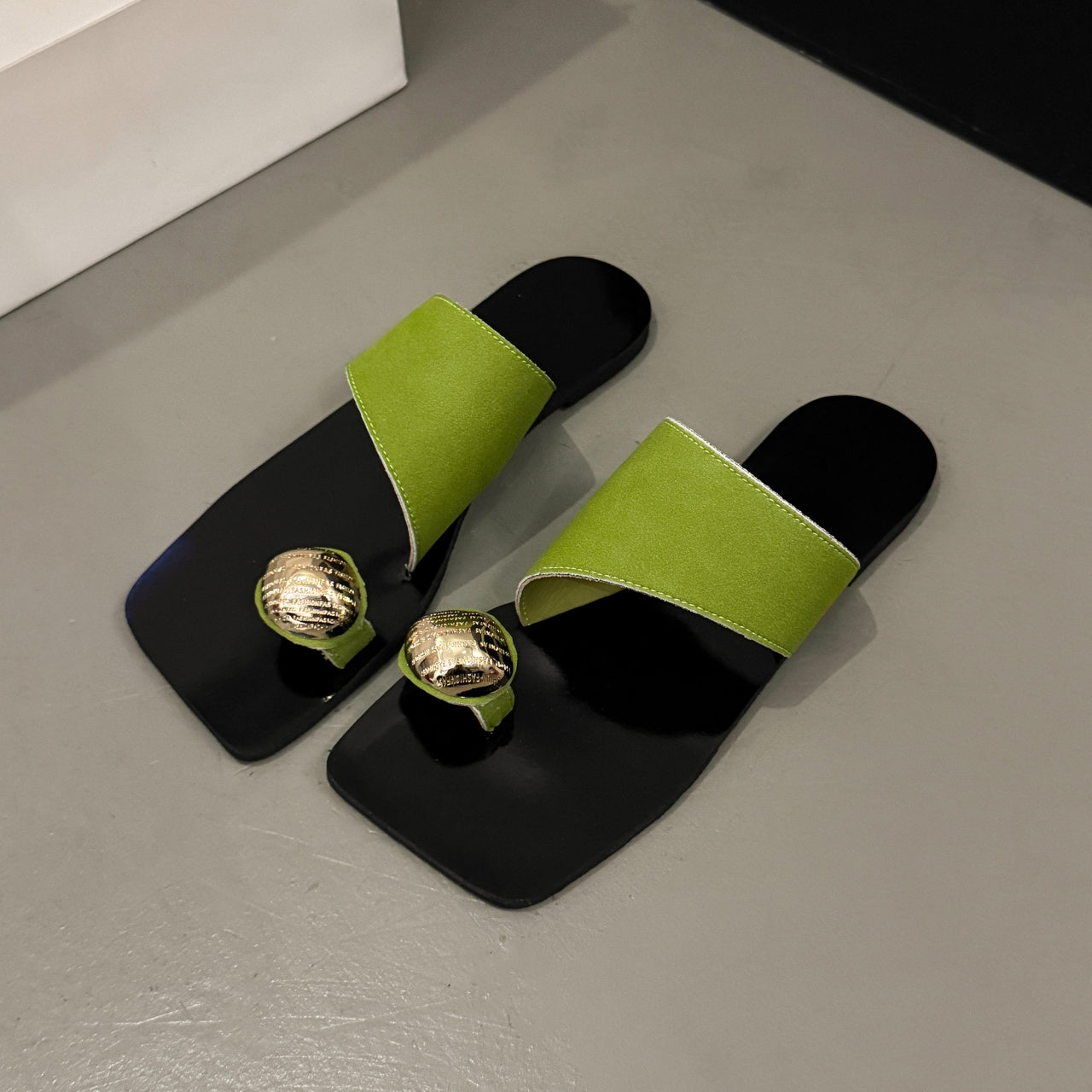 Elegant Women'S Flat Sandals - Black Open Toe Slip-On with Green Toe Straps, TPR Sole, Synthetic Cover Summer Casual Shoes for Casual Attire, Strappy Sandals